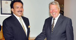 Malik offers mediation between MQM, PML-N